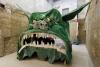 Monster Chetwynd, Hell Mouth 3, Installationsansicht Goldsmiths CCA, London, 21. January - 4. April 2022, © Monster Chetwynd, courtesy Goldsmiths CCA, London, Foto © Rob Harris