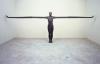 Abbildung: Antony Gormley, FIELD, 1984-85, Blei, Fieberglas, Gips und Luft, 195 x 560 x 66 cm, © the artist